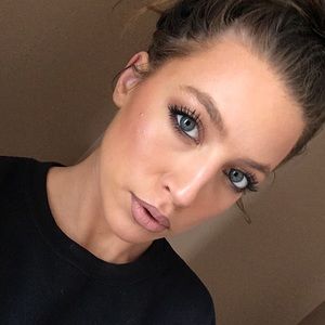 Meet your Posher, Avery